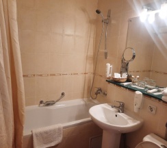 Стандартный номер с 2 кроватями в Golden Hotel