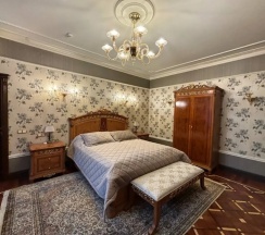 Коттедж с 3 комнатами с балконом и с видом на парк в Dipservice hall
