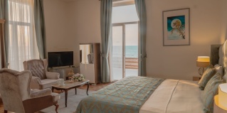Кирения: Отель Dome Hotel