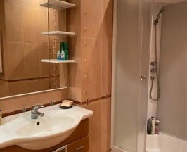 Апартаменты с балконом и с красивым видом из окна в Квартира в центре на ул. Ткаченко 1/75