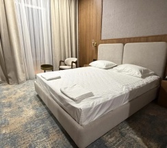 Двухместный номер Comfort с балконом и с видом на море (двуспальная кровать) в Yasmine