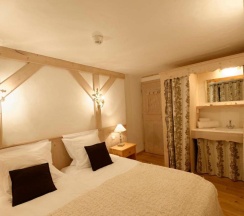 Апартаменты с 2 комнатами в Hôtel 3 étoiles -Restaurant Le Pilatus Courchevel
