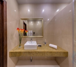 Номер люкс роскошный с террасой в Garden Hotel & SPA