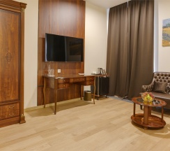 Люкс с видом на сад в Viewpoint Hotel