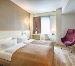 Двухместный номер Superior с балконом двуспальная кровать в Leonardo Hotel Berlin Mitte