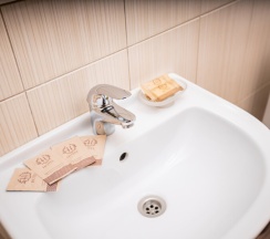 Семейный с двумя изолированными спальнями до 6 гостей с балконом в Джульетта