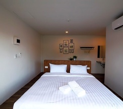 Двухместный номер Deluxe с видом на горы двуспальная кровать в The Arbern Hostel x Bistro