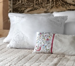Коттедж стандарт с 2 односпальными и 1 двуспальной кроватью в Olafa Home