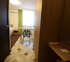 Улучшенный номер с кухней и двуспальной кроватью в Time hotel
