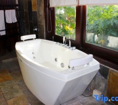 Бунгало Luxury с видом на сад в Poshanu Resort