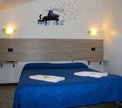 Двухместный номер Economy с видом на город двуспальная кровать в Hotel Adelchi