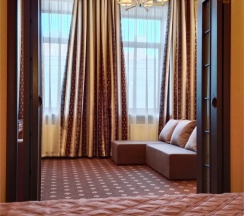 Апартаменты с ванной и балконом в My Favourite Garden Hotel