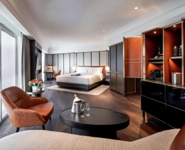 Двухместный люкс Signature Salon двуспальная кровать в Fairmont Singapore