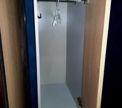 Кровать в женском шестиместном номере в Танский