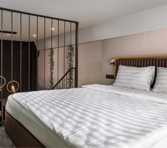 Двухуровневые апартаменты для троих гостей в Smart Hotel Kantemirovsky
