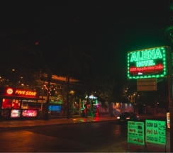 Кровать в общем номере в Mui Ne Alena Bungalow Hotel