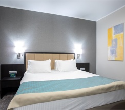 Улучшеный стандартный номер в Holiday Inn