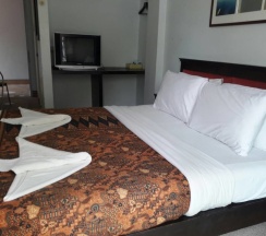 Двухместный номер Deluxe с балконом двуспальная кровать в Andaman Legacy Guest House