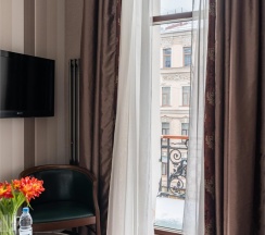 Одноместный улучшенный номер с балконом в Martin Hotel