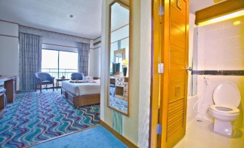 Двухместный номер Premier с видом на море двуспальная кровать в Asia Cha Am Hotel