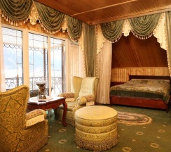 Люкс с балконом в Golden House