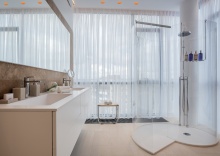 Royal Suite в Crystal House Suite Hotel&SPA