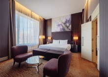 номер ДЕЛЮКС с 1 двуспальной кроватью в Doubletree by Hilton Moscow-Marina