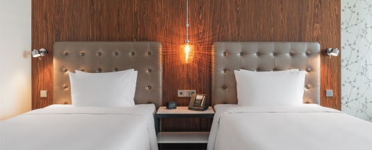 ЛЮКС С 1 СПАЛЬНЕЙ И ДВУМЯ ОДНОСПАЛЬНЫМИ КРОВАТЯМИ (TWIN) в Hilton Saint Petersburg ExpoForum