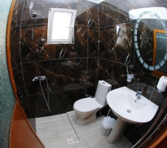 Четырёхместный номер Standard с видом на море в Hotel Erioni