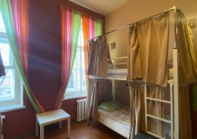 Место в 6-ти местном общем номере со шторками в Cuba hostel