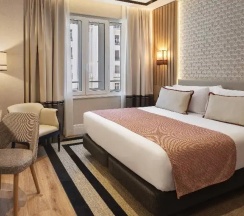 Семейный номер Standard с видом на город в Senator Gran Vía 70 Spa Hotel