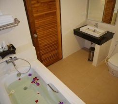 Двухместный номер Grand Deluxe с балконом двуспальная кровать в The Sunset Beach Resort Koh Kho Khao