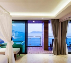 Двухместный люкс с видом на море двуспальная кровать в Отель Zenmaya Oceanfront Phuket, Trademark Collection by Wyndham