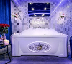 Номер комфорт улучшенный с 1 двуспальной кроватью в Алекс