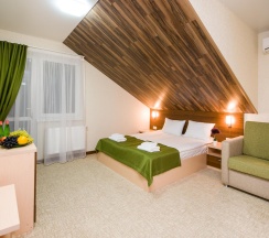 Номер делюкс улучшенный с 1 двуспальной кроватью (с завтраком) в Nreef