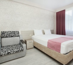 Уютные апартаменты для трех гостей c балконом в Alba inn apartments
