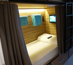 Кровать в общем номере в Стерео