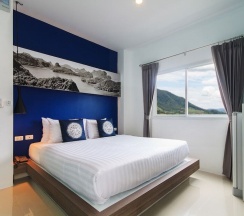 Двухместный номер Standard с балконом двуспальная кровать в Hotel The Journey Patong New