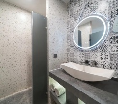 Двухместный номер Deluxe с балконом и с видом на бассейн двуспальная кровать в Howard Johnson by Wyndham Phuket Naiyang