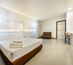 Двухместный номер Superior с балконом двуспальная кровать в The Legacy Hotel