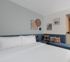 Стандартный номер с кроватью 180*200 и диваном в Hampton by Hilton