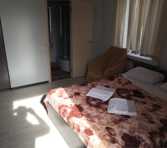Улучшенный номер с 1 двухместной кроватью в Dom hostel