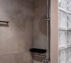 Дюплекс на двоих с мини-кухней и видом на улицу в 1715 Duplex Hotel