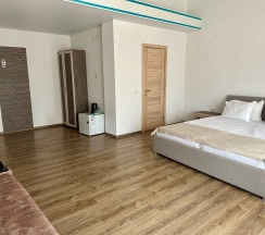 Семейный номер на троих-четверых гостей без балкона и видом во двор (корпус Б) в Оптимист