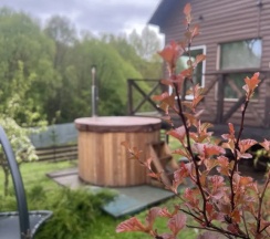 Двухместный коттедж с 2 комнатами с балконом (двуспальная кровать) в Yley glamping
