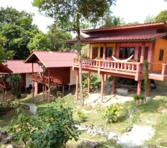 Бунгало Standard с балконом и с видом на сад в J.B.Hut Bungalows