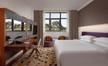Двухместный номер Intourist с видом на сад двуспальная кровать в Intourist Hotel Baku