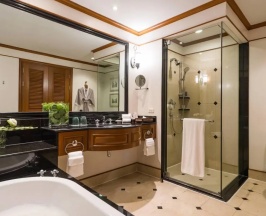 Двухместный номер Family с балконом и с видом на сад двуспальная кровать в JW Marriott Phuket Resort & Spa