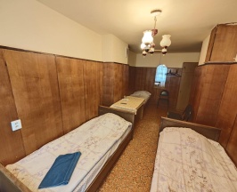 Комната эконом с 3 односпальными кроватями в Дом для приезжих