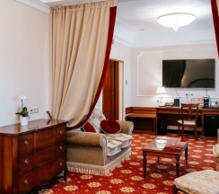 Номер Джуниор Сюит в Ring Premier Hotel